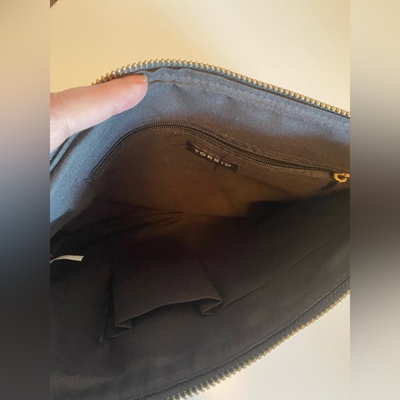 Stripped Black and White Clutch - Picture 3 of 5